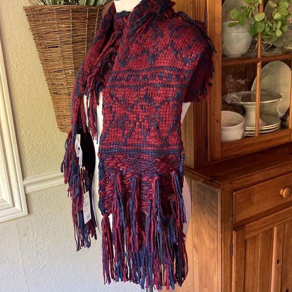 BCBGeneration New Fringe Neck 🧣 - Picture 8 of 13